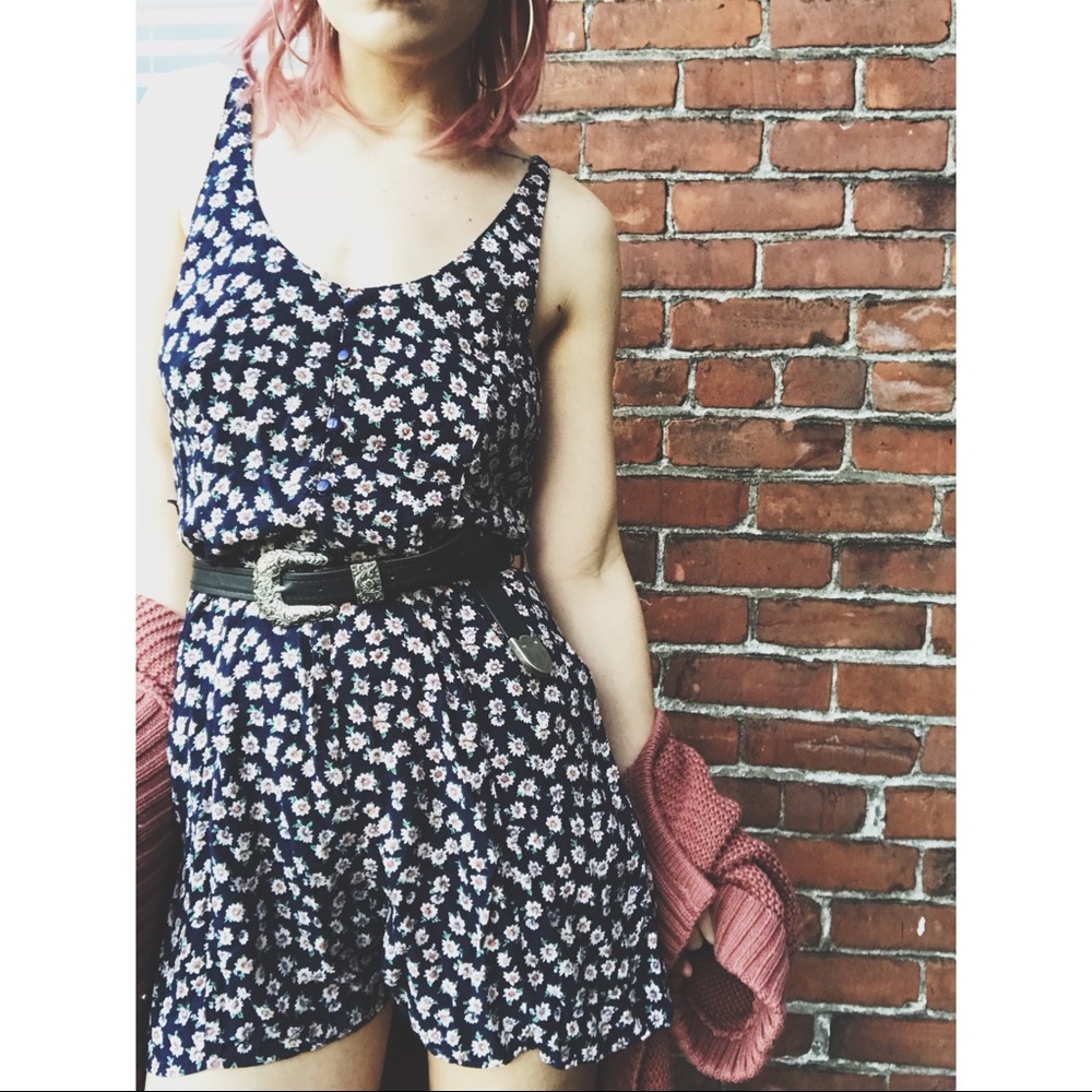 Adorable floral romper. - Picture 3 of 4